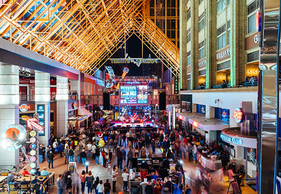 4th Street Live nightlife and entertainment